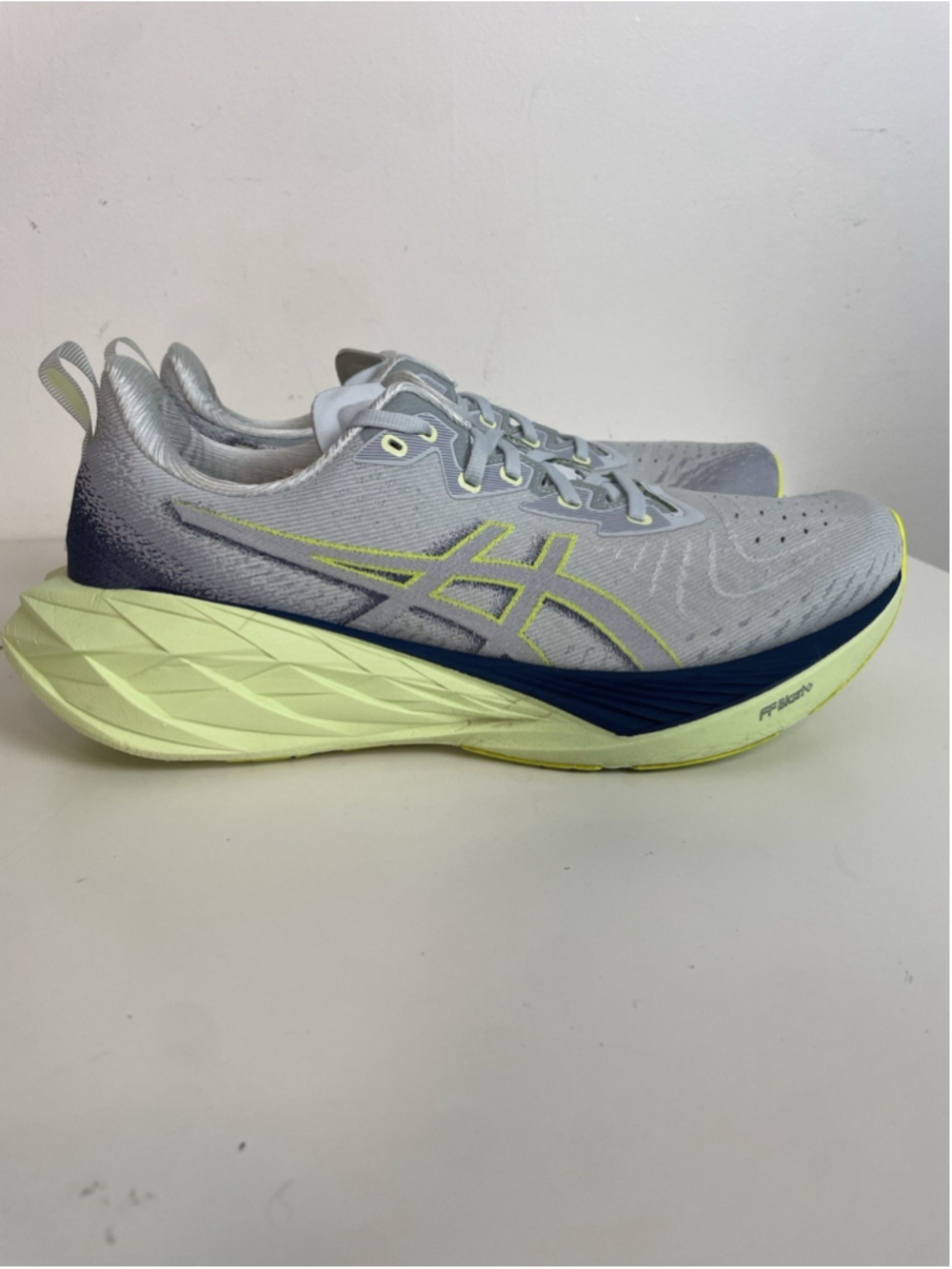 ASICS NOVABLAST 4 Running Shoes Men’s Size 12 Cool Gray Blue Sneakers